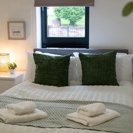 3 Bed Flat Leeds (West Yorkshire)